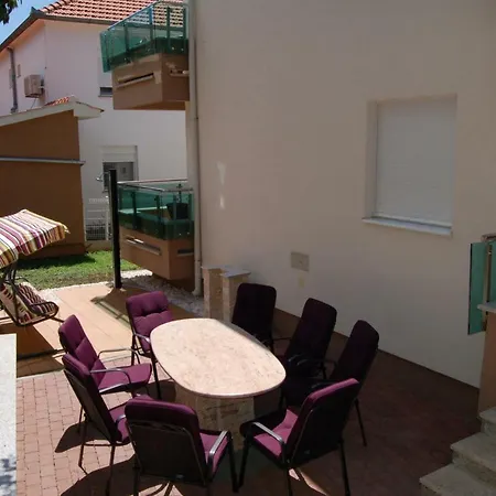 Guest house Family Sveti Filip i Jakov